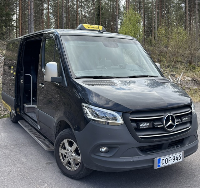 Invakuljetukset taksilla